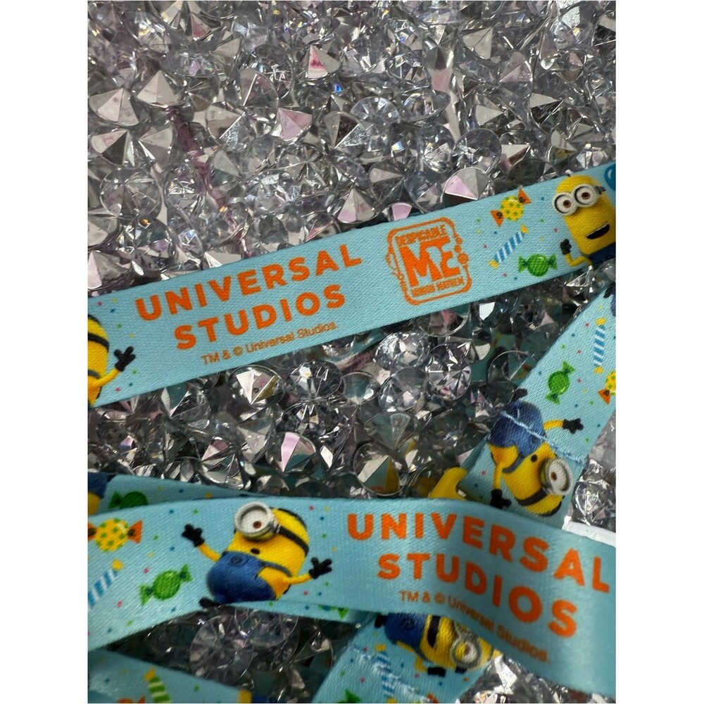 Universal Studios lanyard keychain  Minions Blue Lanyard with Yellow Clip - Picture 3 of 6